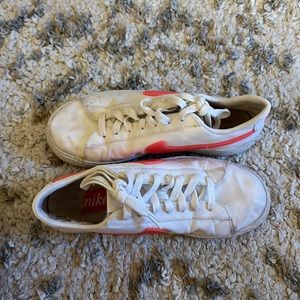 nike hot pink / white shoes | size 5y